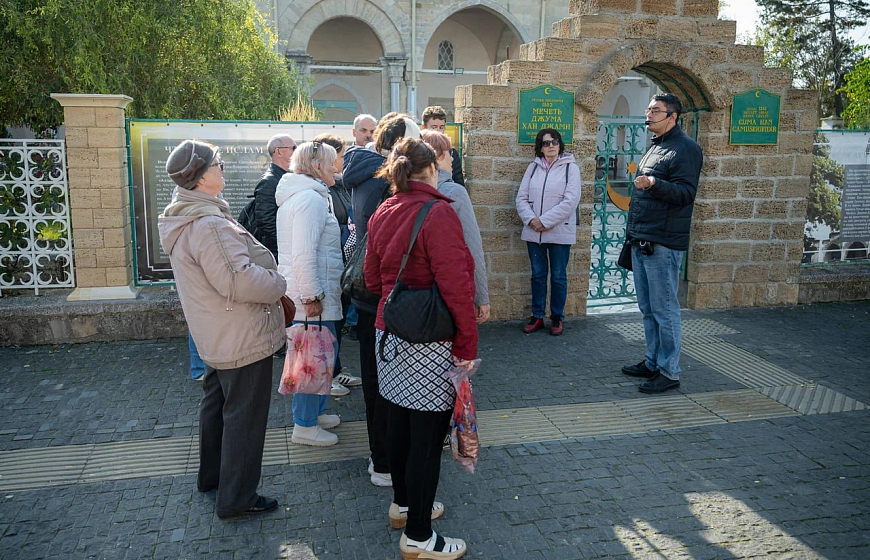 В Евпатории провели первую экскурсию для незрячих и слабовидящих людей